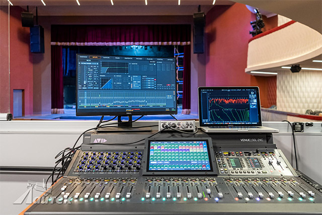  Звукова консоль AVID S6L-24C 