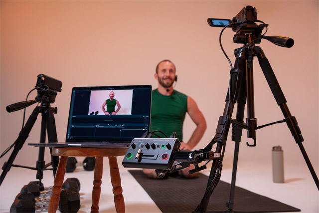  Компанія Roland представляє відеомікшер для стріму V-02HD MK II 